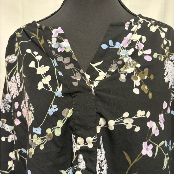 croft & barrow Tops - Floral V-Neck Blouse - Black